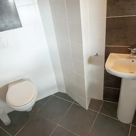 בית נופש Spacious With Private Pool Roussines