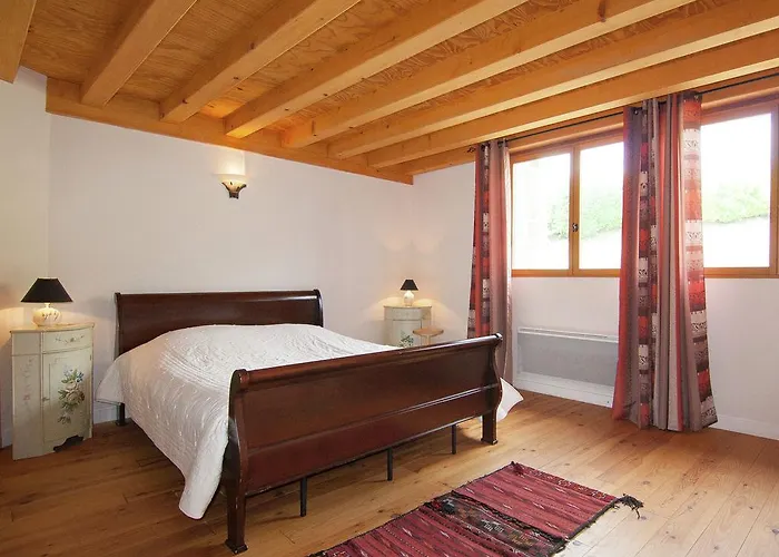 In With Private Pool Roussines