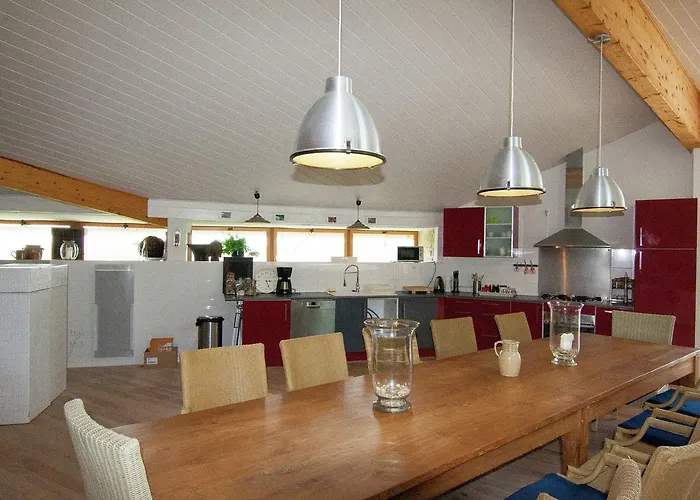 Сasa de vacaciones In With Private Pool Roussines