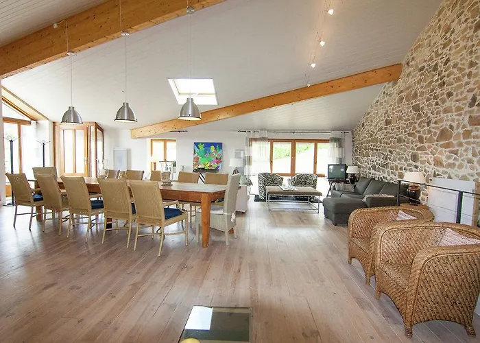 Сasa de vacaciones In With Private Pool Roussines